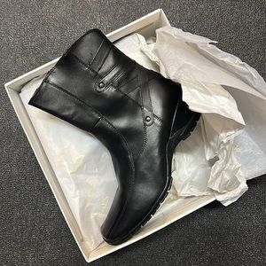 Clarks Mia Wild Boot NWT